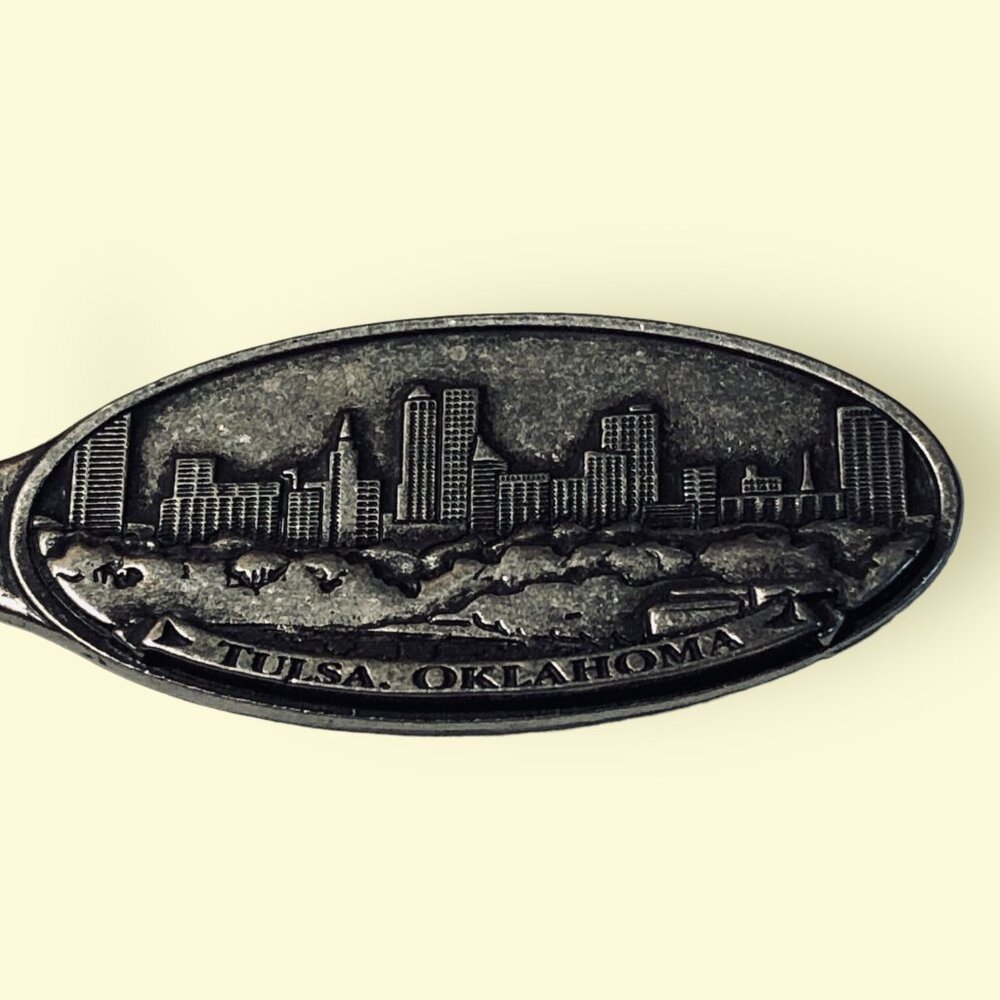 Tulsa Oklahoma Skyline Keychain Keyring With Historical Facts Metal Oval Shape - Picture 2 of 4